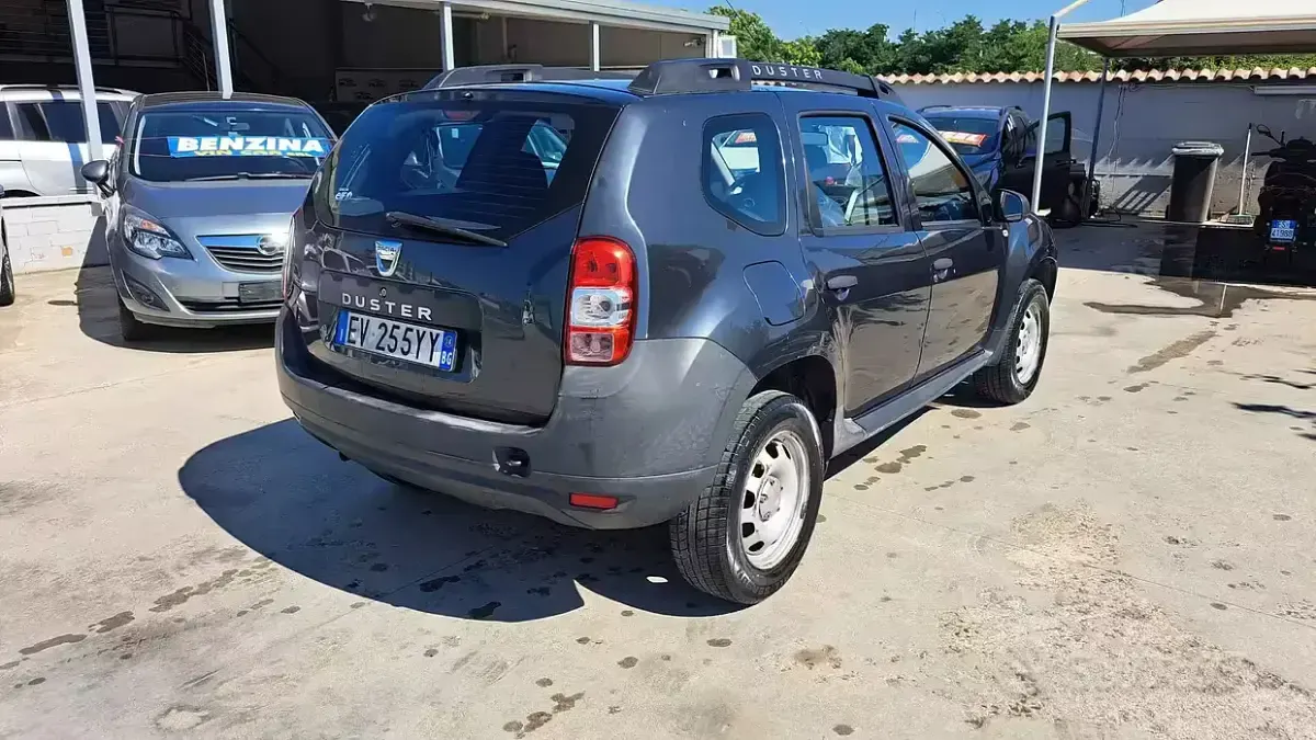 Usata Dacia Duster Ambiance 101 CV (74 kW) 2014 Grigio SUV