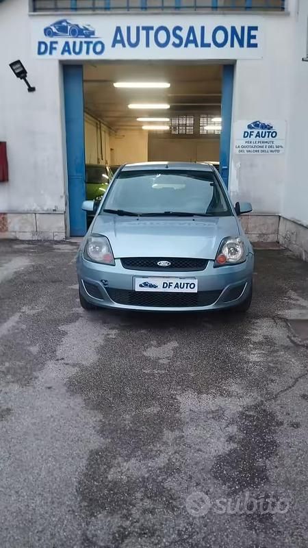 Usata Ford Fiesta Ghia 67 CV (49 kW) 2007 Blu Utilitaria