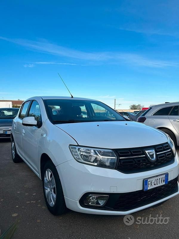 Usata Dacia Sandero Lauréate 75 CV (55 kW) 2017 Bianco Berlina