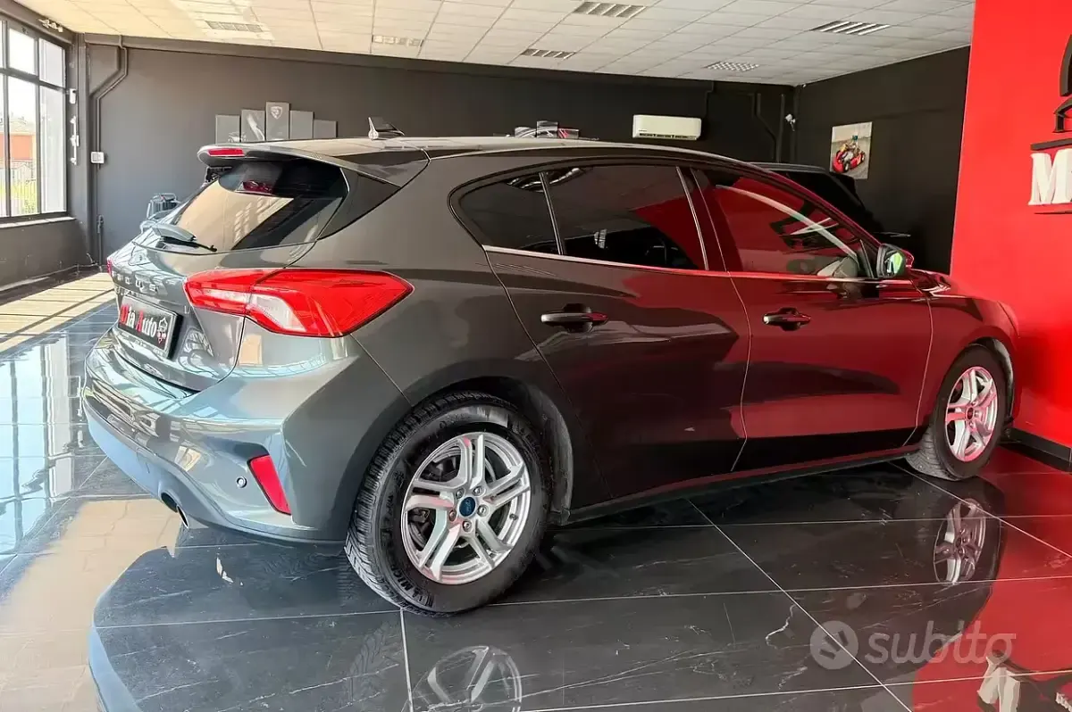 Usata Ford Focus ST 120 CV (88 kW) 2021 Grigio Berlina