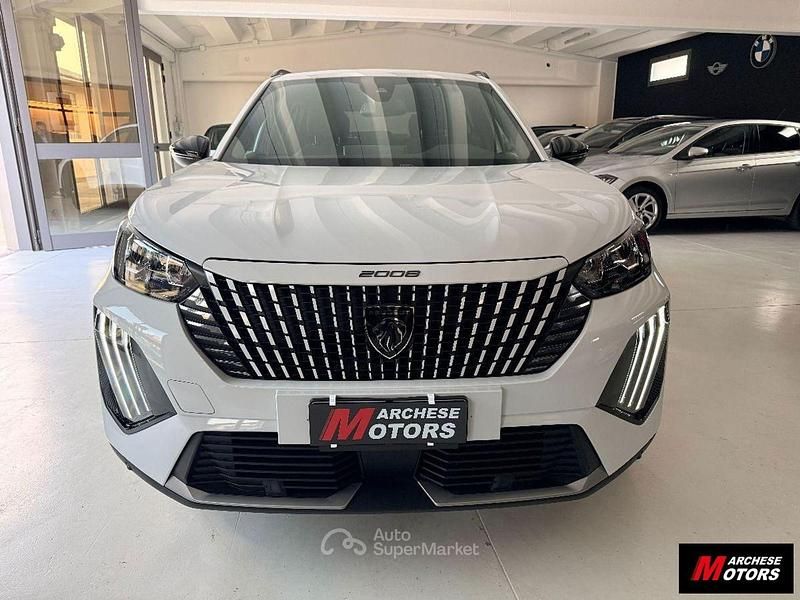 Usata Peugeot 2008 Allure 102 CV (75 kW) 2023 Grigio chiaro SUV