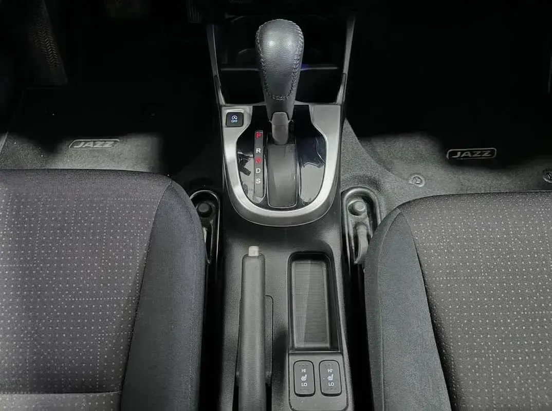 Usata Honda Jazz Elegance 102 CV (75 kW) 2017 Grigio Utilitaria