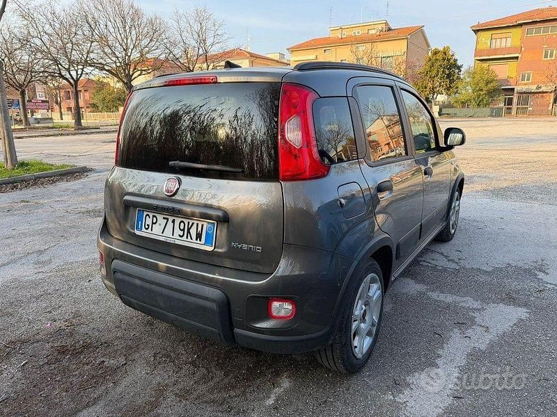 Usata Fiat Panda 70 CV (51 kW) 2023 Grigio Utilitaria