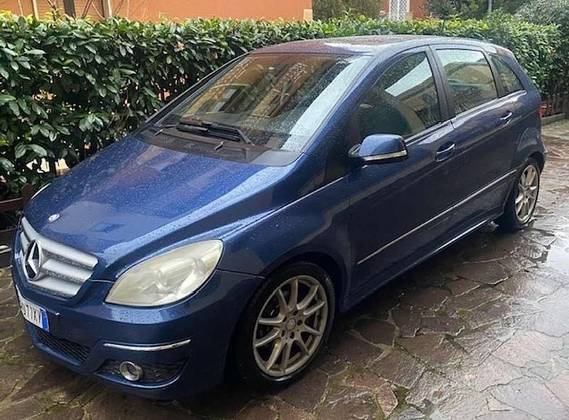 Usata Mercedes 180 109 CV (80 kW) 2010 Blu/azzurro Berlina
