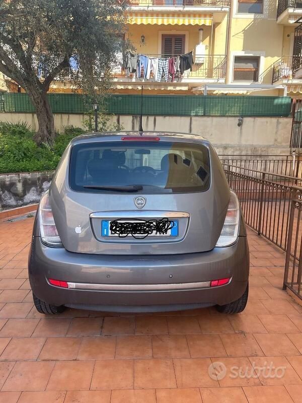 Grigio Usata 2009 Lancia Ypsilon Due volumi | 2900 € (Buon prezzo) - Immagine 1/4