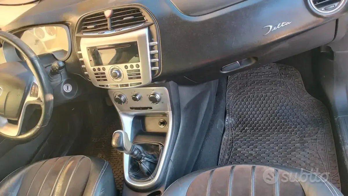 Usata Lancia Delta 120 CV (88 kW) 2009 Utilitaria