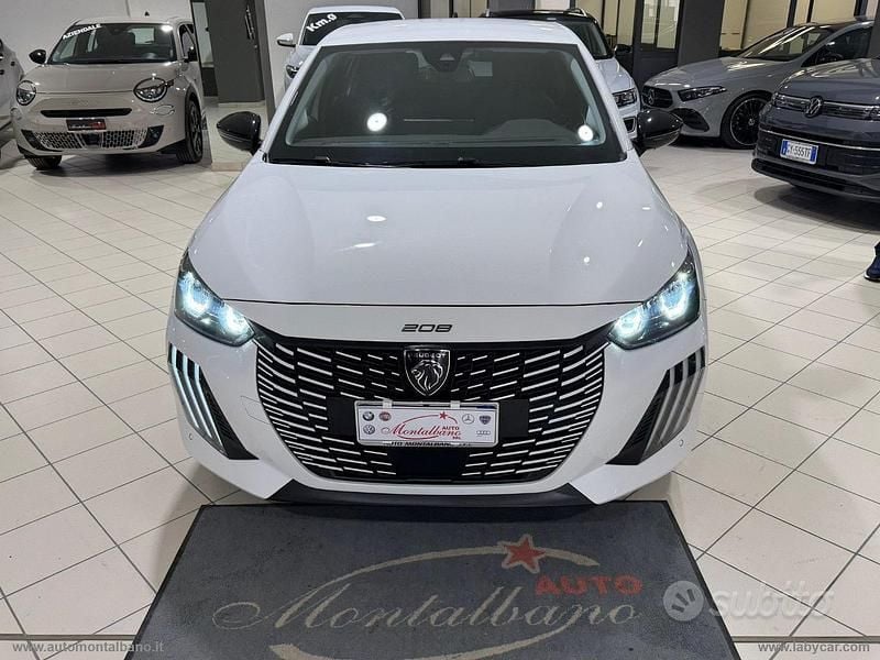 Usata Peugeot 208 Allure 102 CV (75 kW) 2025 Bianco Utilitaria