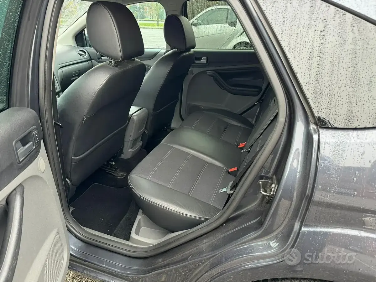 Usata Ford Focus 105 CV (77 kW) 2009 Nero Berlina
