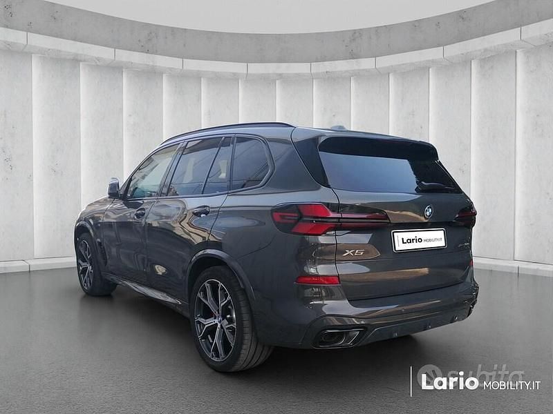 Usata BMW X5 M Sport 489 CV (359 kW) 2025 Grigio SUV