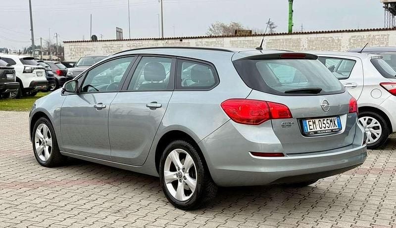 Usata Opel Astra 110 CV (80 kW) 2012 Grigio Station wagon