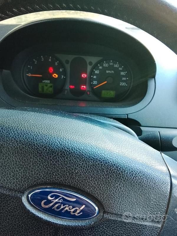 Usata Ford Fiesta Zetec 2002 Grigio Utilitaria