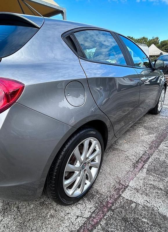 Usata Alfa Romeo Giulietta 120 CV (88 kW) 2017 Grigio Utilitaria