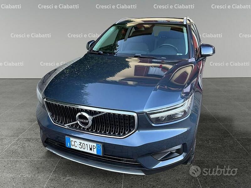 Usata Volvo XC40 Momentum 150 CV (110 kW) 2020 Blu/azzurro SUV
