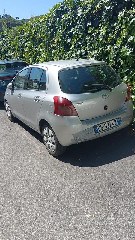 Grigio Usata 2008 Toyota Yaris Due volumi | 1700 € (Super prezzo) - Immagine 1/3