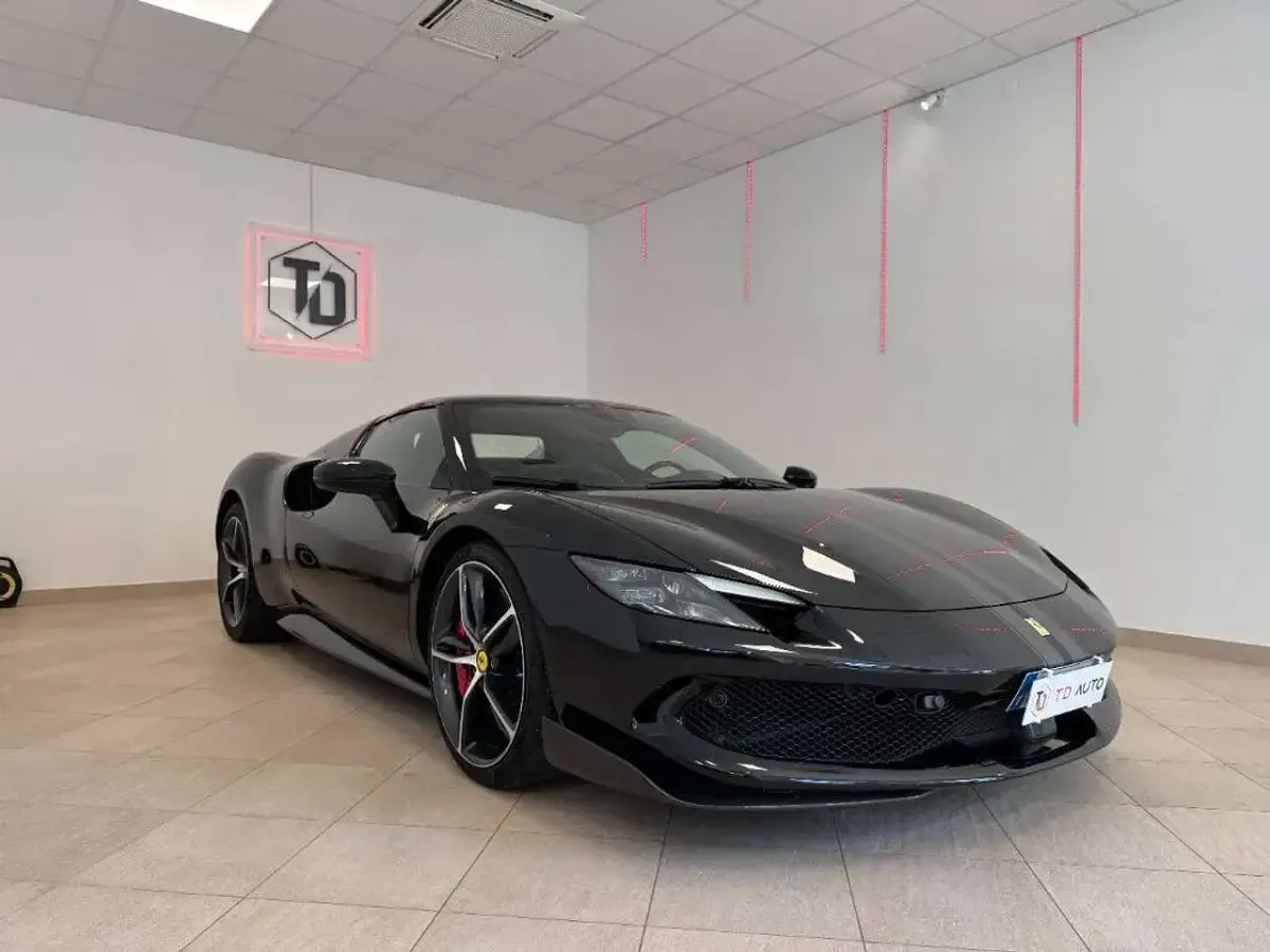 Usata Ferrari 296 663 CV (487 kW) 2024 Nero Coupé