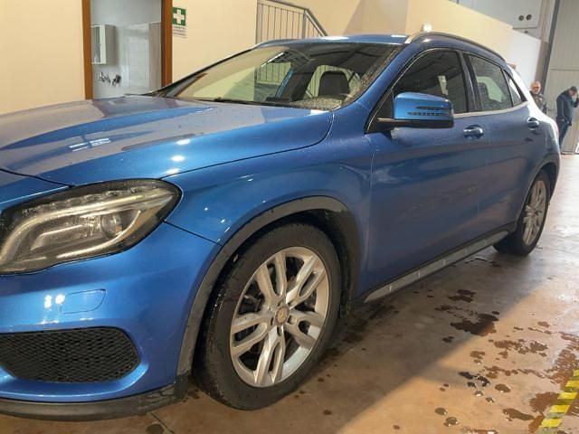 Usado Mercedes GLA220 Premium 170 CV (125 kW) 2014 Azul SUV