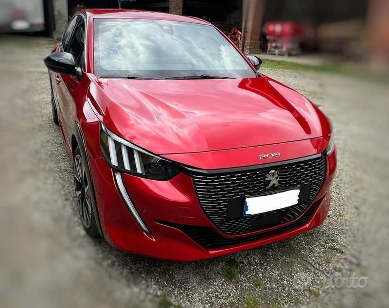 Usata Peugeot 208 GT-line 101 CV (74 kW) 2020 Utilitaria