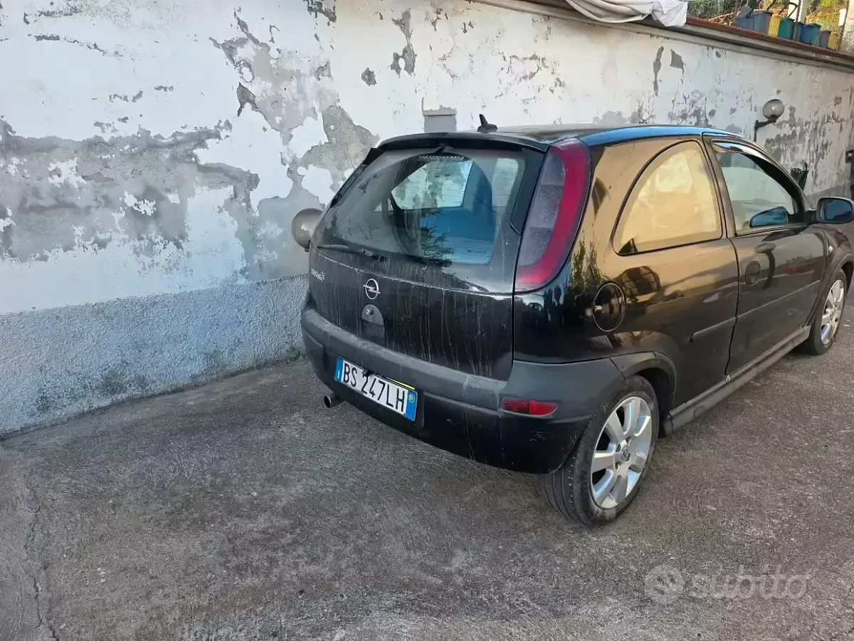 Usata Opel Corsa 58 CV (42 kW) 2001 Nero Utilitaria