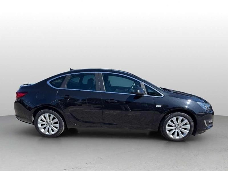 Usata Opel Astra Cosmo 140 CV (102 kW) 2015 Nero Berlina