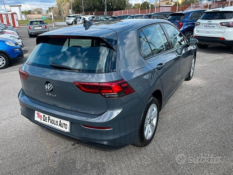 Usata VW Golf VIII Life 116 CV (85 kW) 2022 Grigio Berlina