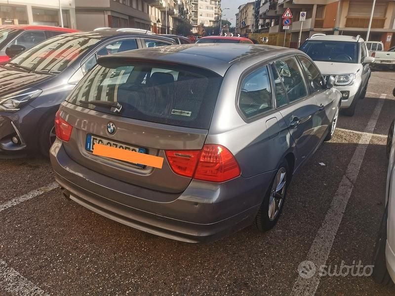 Usata BMW 318 143 CV (105 kW) 2010 Grigio Station wagon