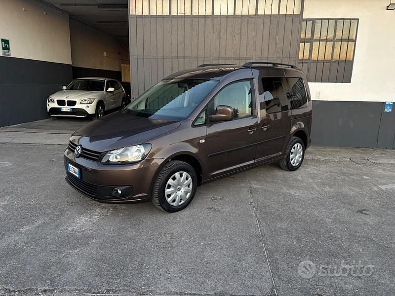 Usata VW Caddy 102 CV (75 kW) 2013 Marrone Monovolume