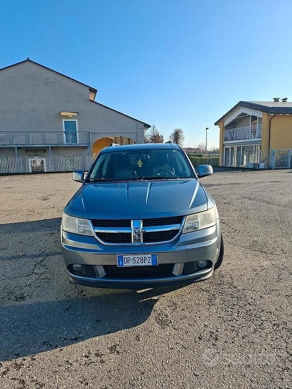 Usata Dodge Journey 140 CV (102 kW) 2008 Grigio SUV