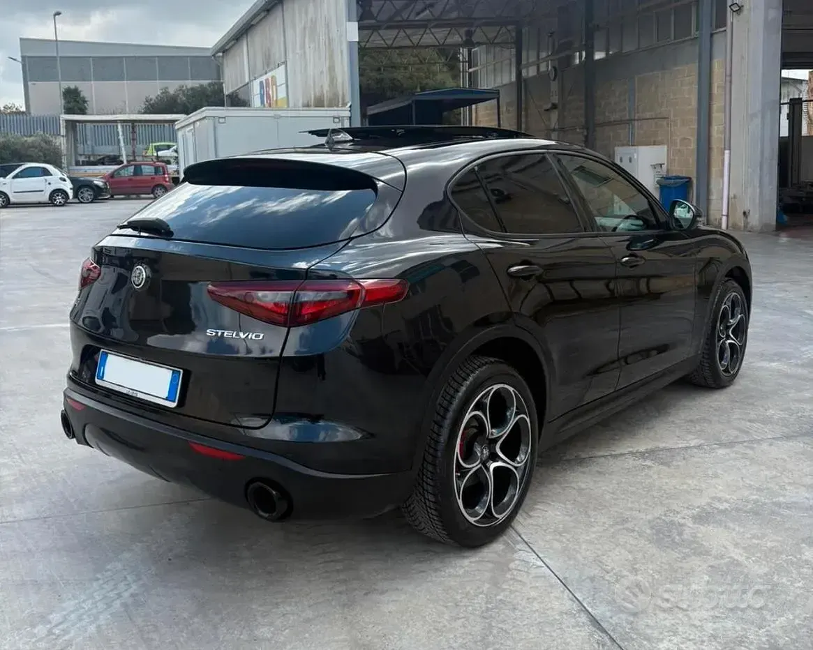 Usata Alfa Romeo Stelvio Sprint 190 CV (139 kW) 2022 Nero vulcano met SUV