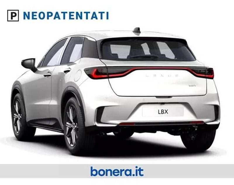 Nuova Lexus LBX 136 CV (100 kW) 2026 Pure white (non ord) SUV