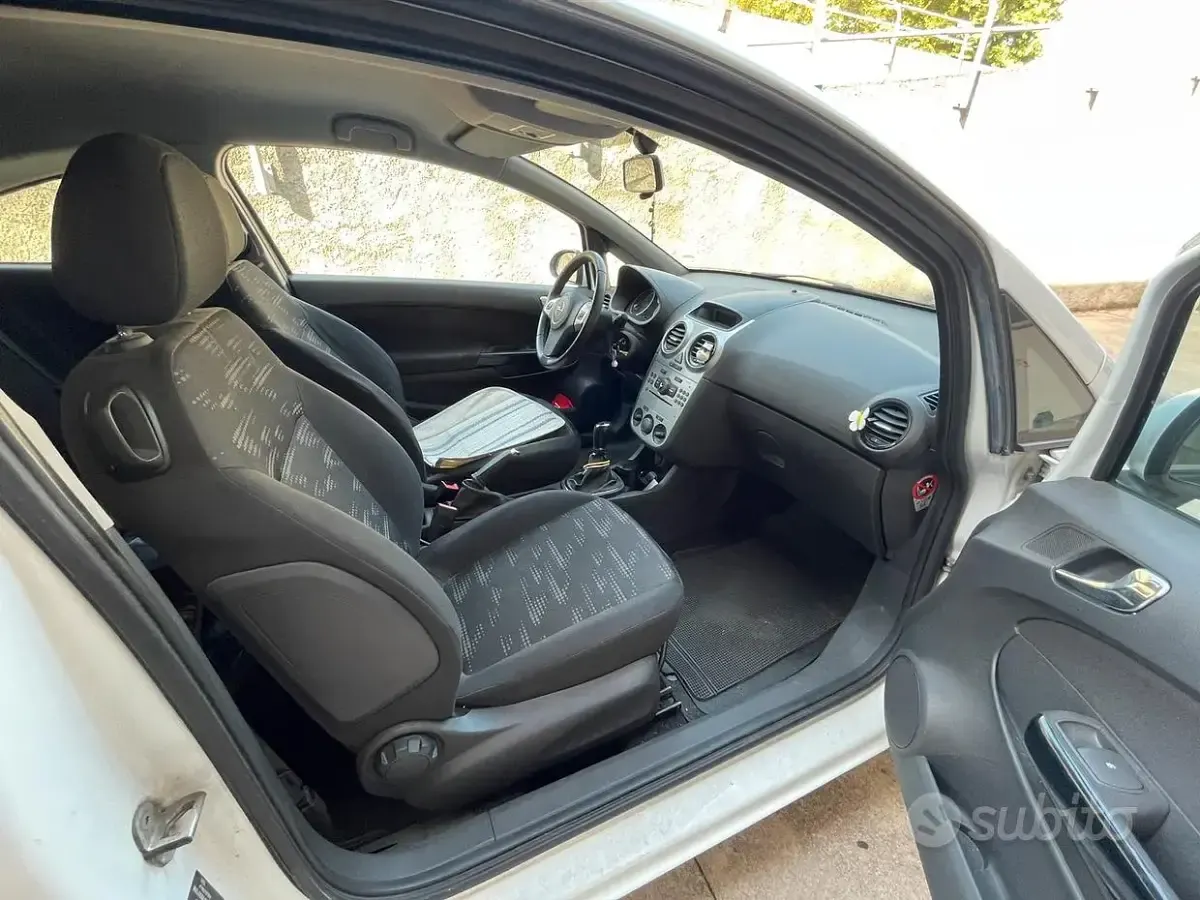 Usata Opel Corsa 86 CV (63 kW) 2011 Bianco Utilitaria