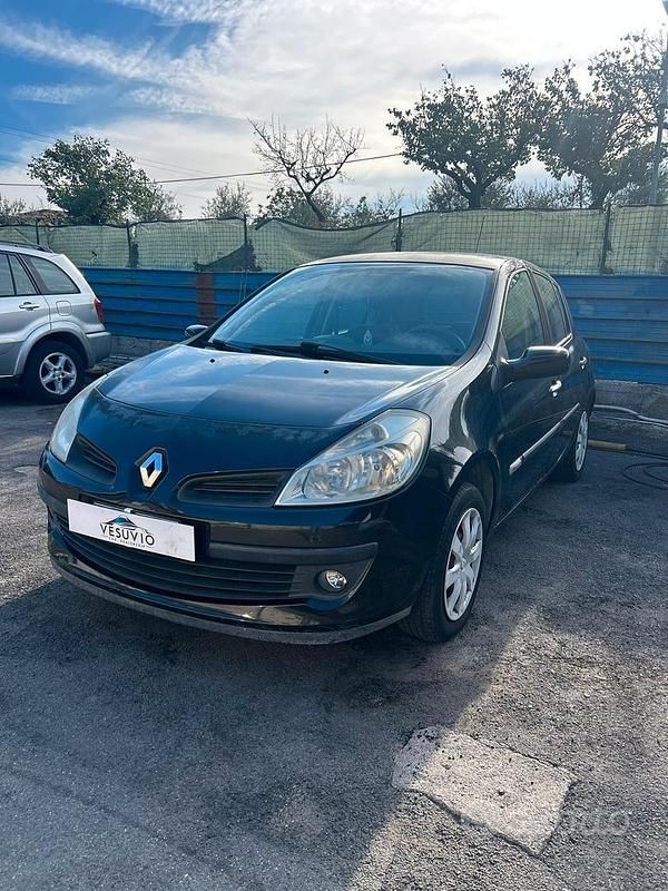 Nero Usata 2007 Renault Clio II Berlina | 1390 € (Super prezzo) - Immagine 1/4