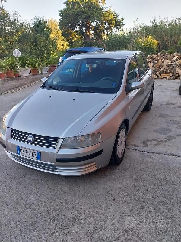 Grigio Usata 2002 Fiat Stilo Berlina | 1500 € (Buon prezzo) - Immagine 1/4