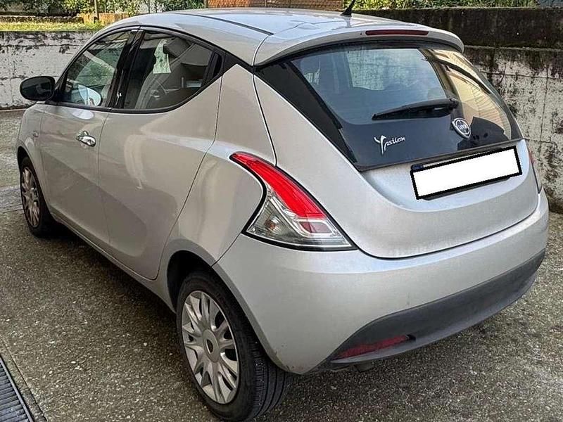 Usata Lancia Ypsilon Silver 95 CV (69 kW) 2013 Argento Utilitaria