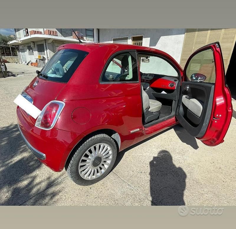 Begagnad Fiat 500 85 HK (62 kW) 2010 Röd Halvkombi