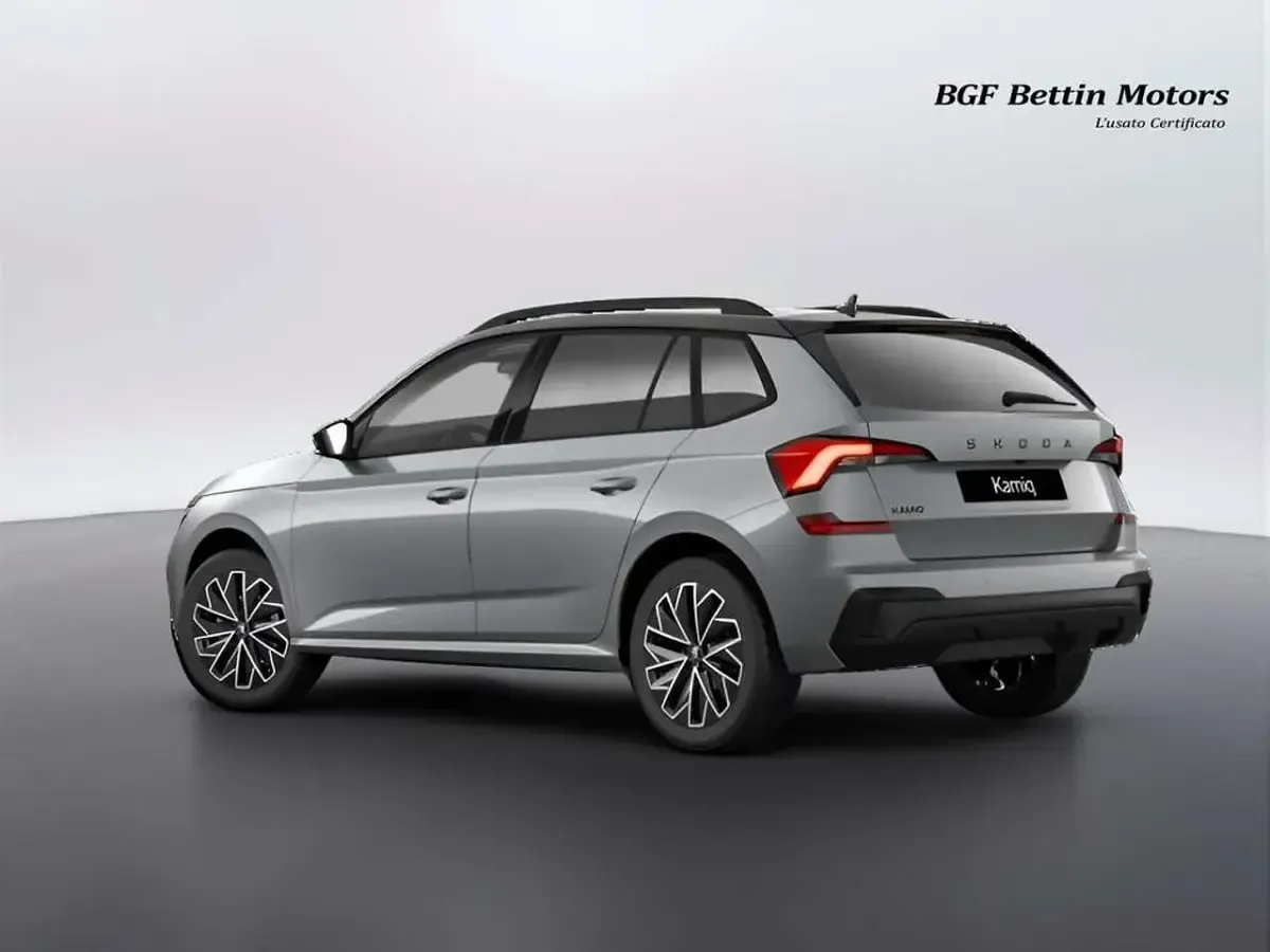 Nuova Skoda Kamiq 116 CV (85 kW) 2026 Smokey diamondargento metalli SUV