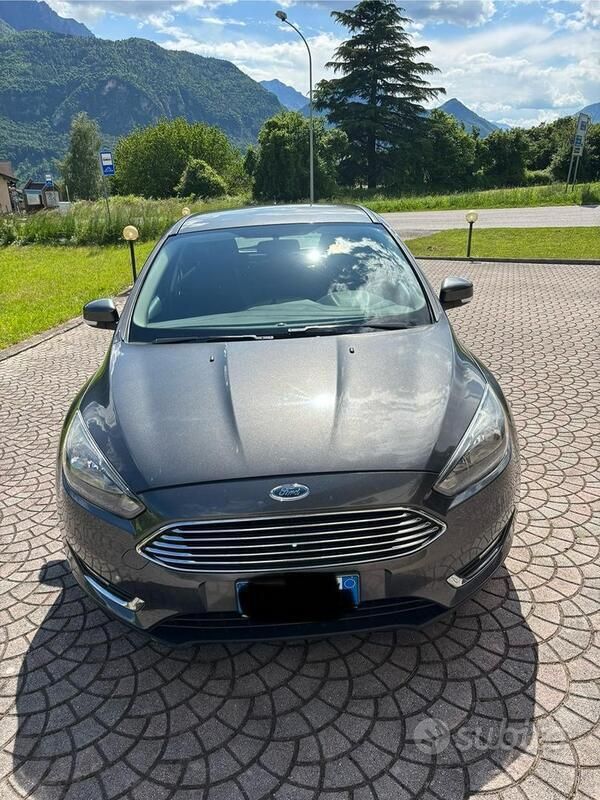Usata Ford Focus Titanium 120 CV (88 kW) 2017 Grigio Berlina