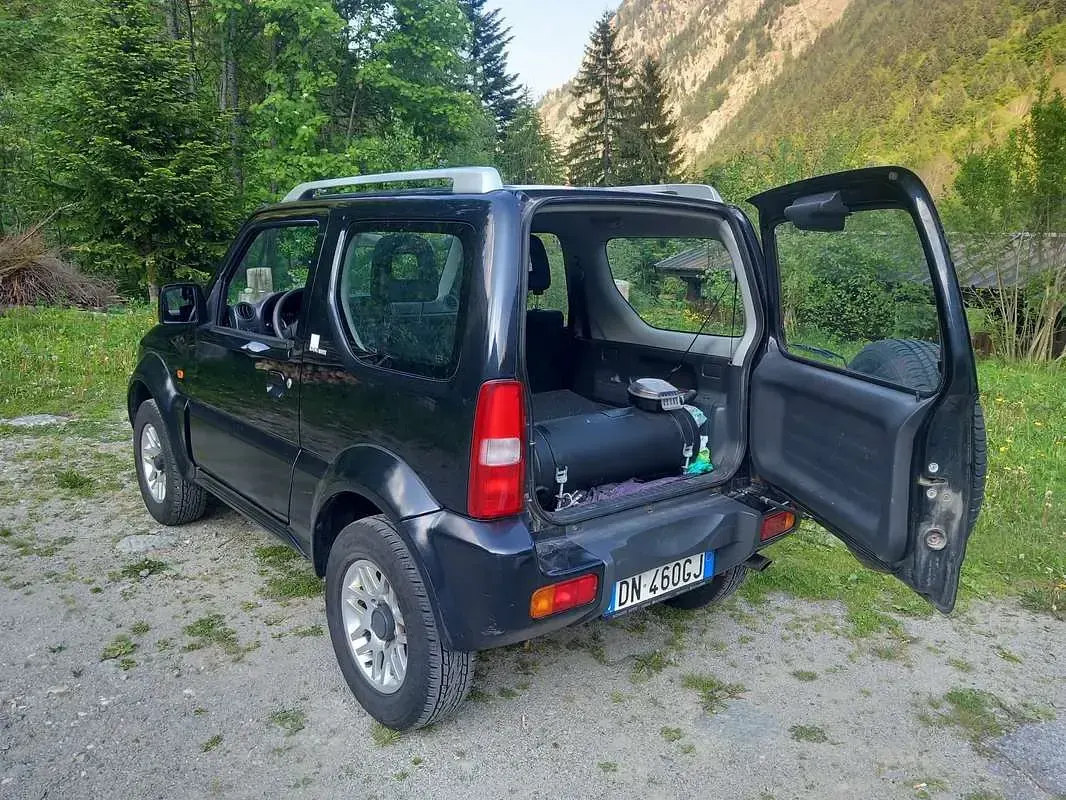 Usata Suzuki Jimny 85 CV (62 kW) 2008 Nero SUV