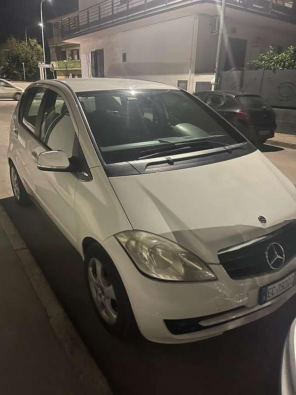 Usata 2010 Mercedes A160 Executive Monovolume | 3000 € (Buon prezzo) - Immagine 1/4