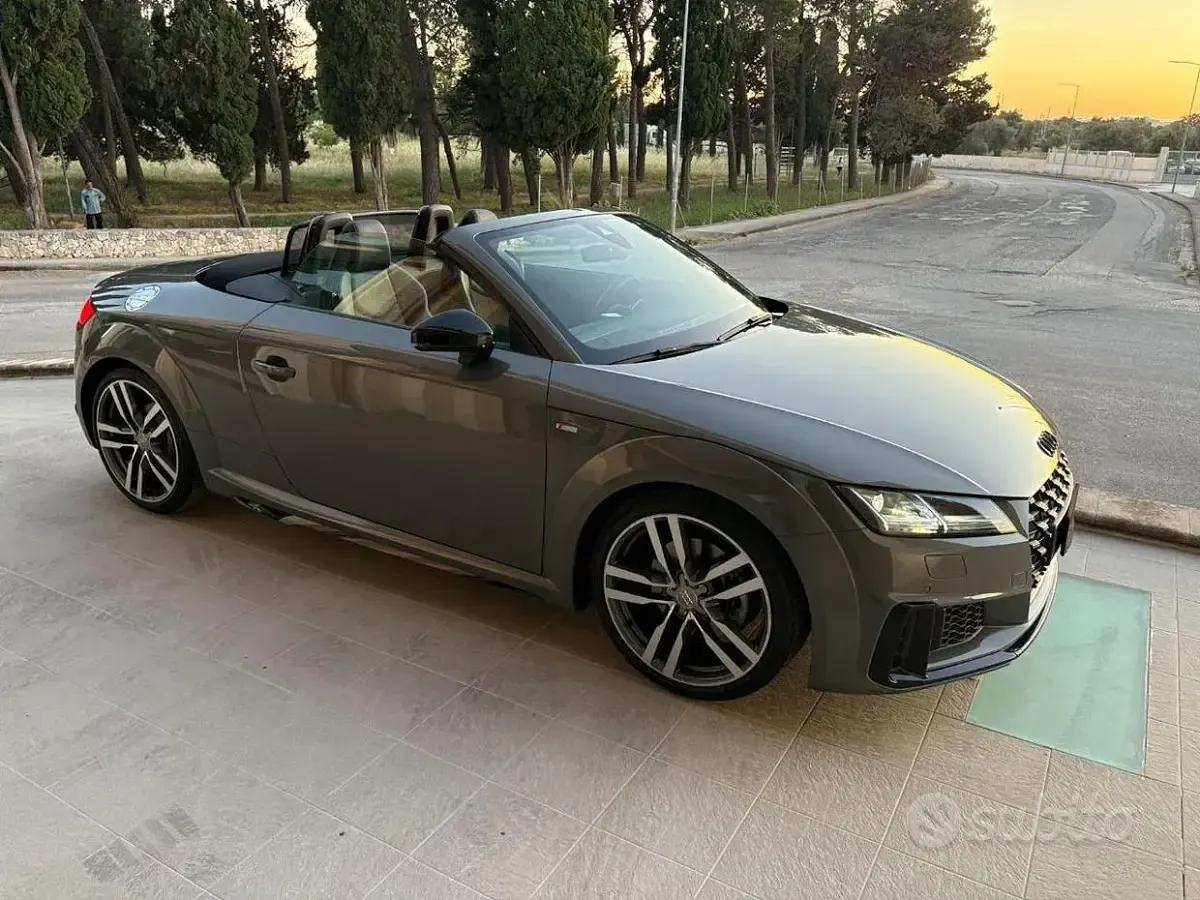 Usata Audi TT Roadster S-Line 197 CV (144 kW) 2022 Grigio Cabrio