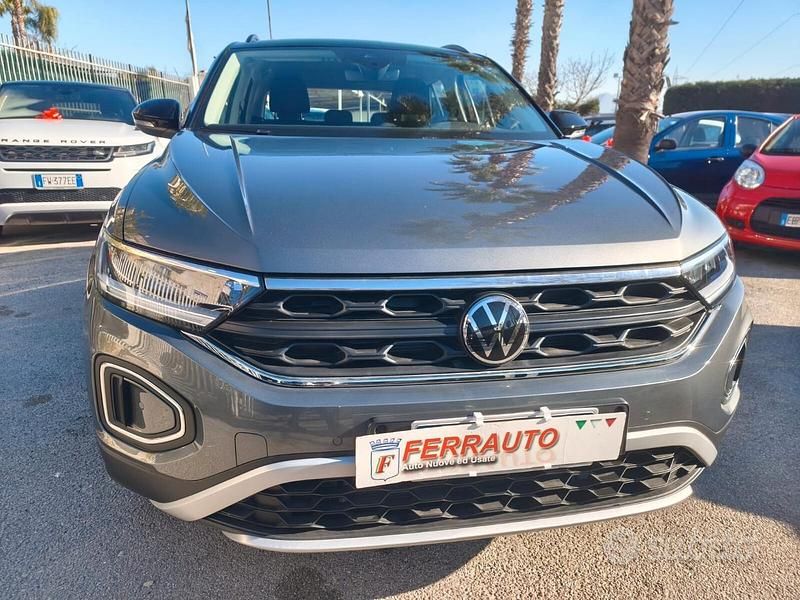 Usata VW T-Roc Life 150 CV (110 kW) 2024 Grigio SUV