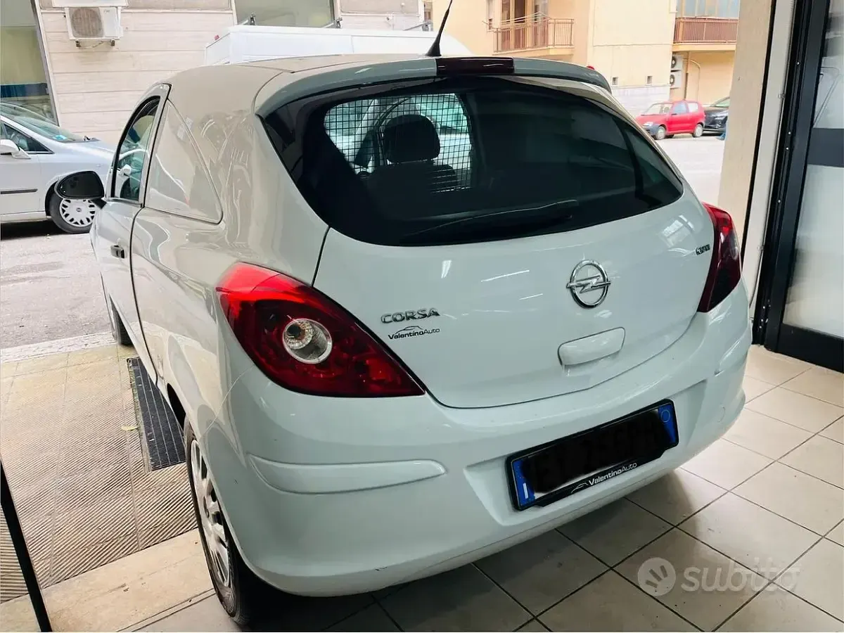 Usata Opel Corsa 75 CV (55 kW) 2015 Bianco Utilitaria