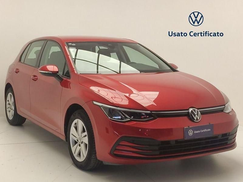 Usata VW Golf VIII Life 110 CV (80 kW) 2022 Rosso Utilitaria