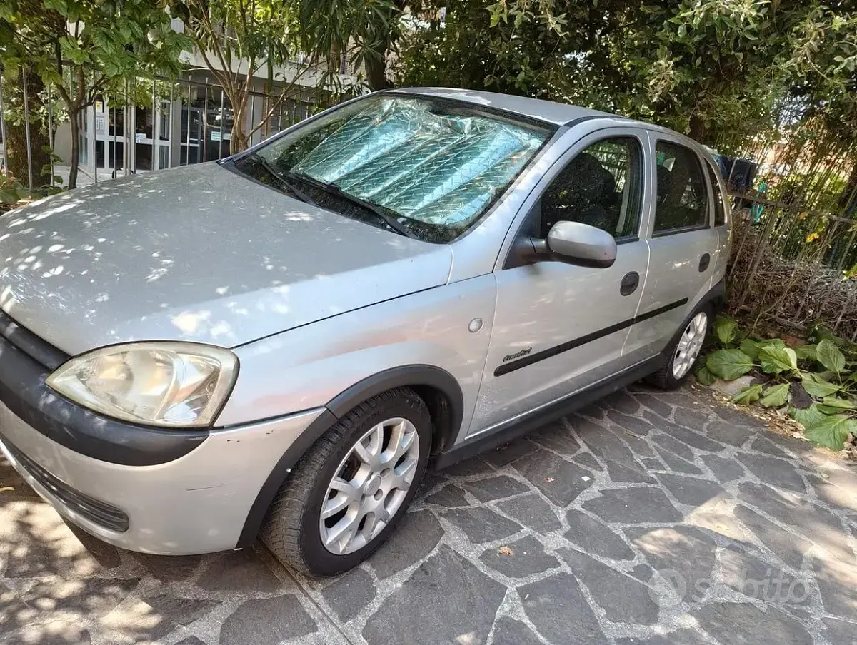 Usata Opel Corsa 75 CV (55 kW) 2001 Grigio Utilitaria