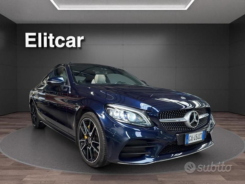 Usata Mercedes C300 Premium 258 CV (189 kW) 2019 Blu cavansite Coupé