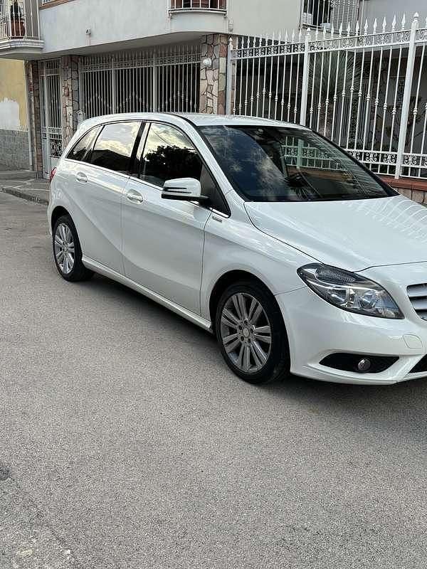 Usata Mercedes B180 109 CV (80 kW) 2015 Monovolume