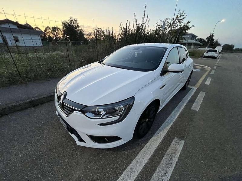 Usata 2018 Renault Mégane IV Tre volumi | 10.000 € (Buon prezzo) - Immagine 1/4