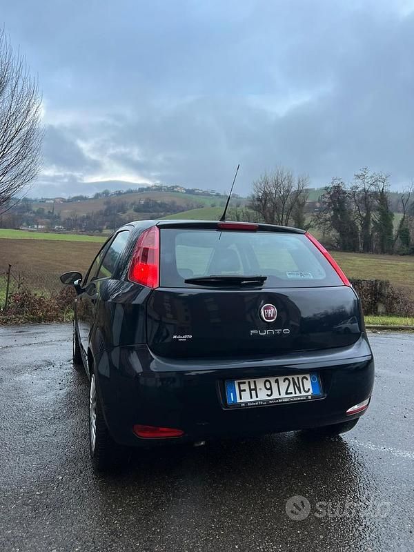 Usata Fiat Punto 95 CV (69 kW) 2017 Blu Berlina