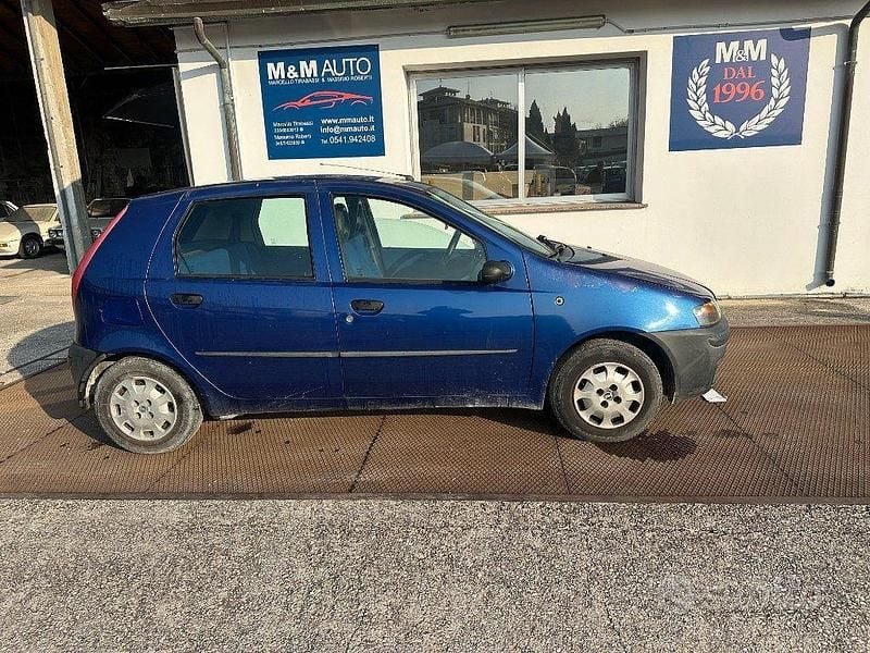 Usata Fiat Punto 60 CV (44 kW) 2000 Blu Berlina