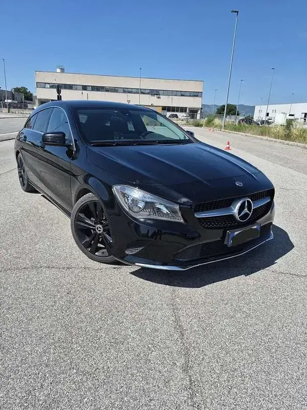 Usata Mercedes CLA180 Shooting Brake 109 CV (80 kW) 2017 Nero Station wagon