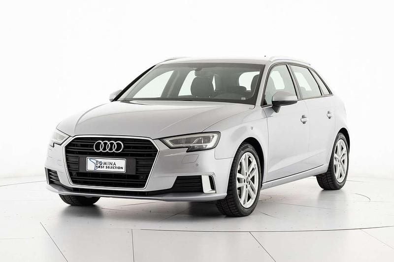 Usata Audi A3 Sportback Sport 116 CV (85 kW) 2019 Argento Utilitaria